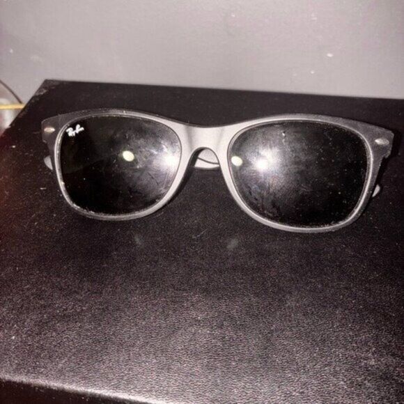 Ray-Ban Wayfarer Classic Matte Black Sunglasses - Picture 1 of 5
